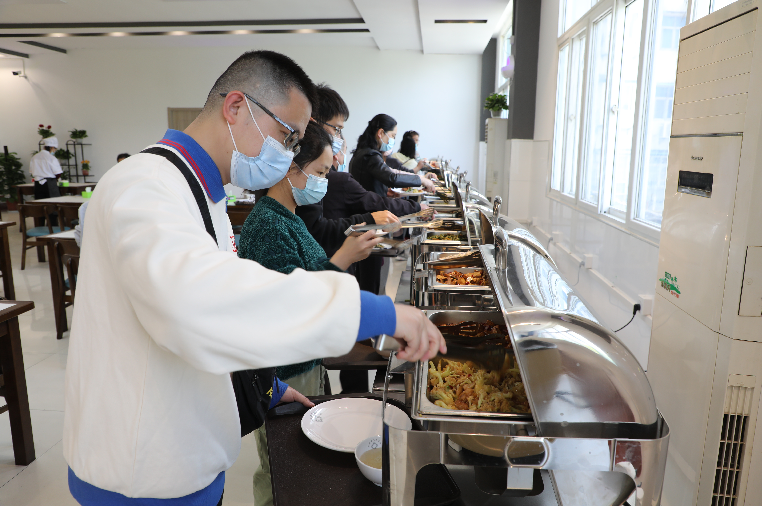 紅安縣人民醫(yī)院職工食堂自助餐正式開餐